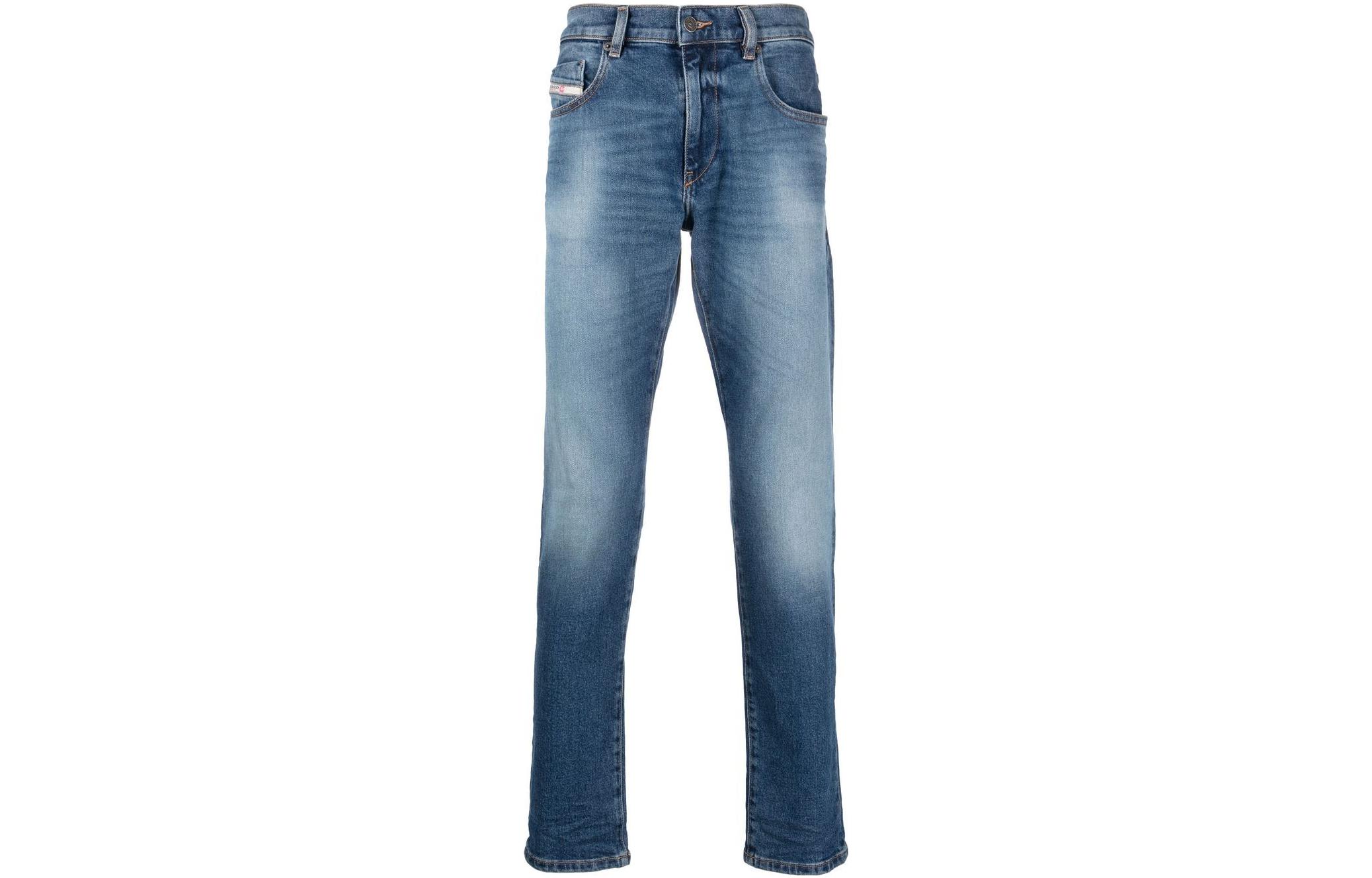 Order DIESEL 藍色牛仔褲附腰帶環和隱藏式前扣設計。 A035580NFAJ-01