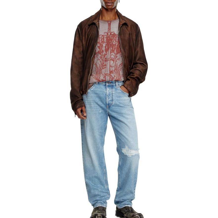 Lookbook DIESEL 經典藍色割破細節牛仔褲破洞設計. A0356409J80-01