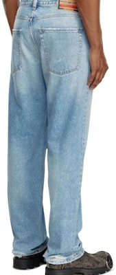 DIESEL 經典藍色割破細節牛仔褲破洞設計. A0356409J80-01 Purchase DIESEL 經典藍色割破細節牛仔褲破洞設計. A0356409J80-01