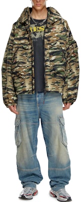 DIESEL 绿色迷彩连帽拉链夹克 - 宽松版型 A154370JPAQ-E50 Lookbook DIESEL 绿色迷彩连帽拉链夹克 - 宽松版型 A154370JPAQ-E50