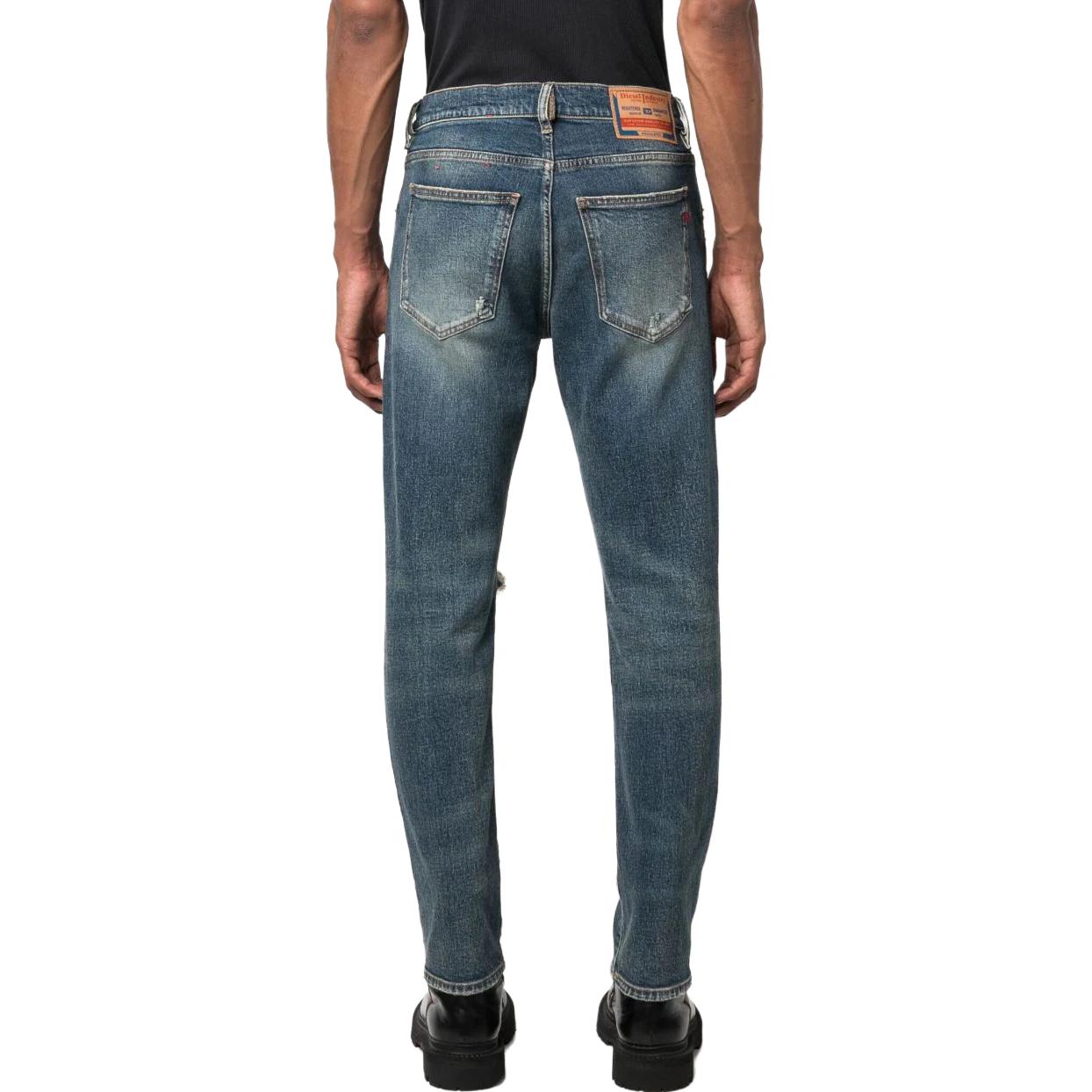 Shop DIESEL 中腰修身漸層直筒牛仔褲 A03562007M5