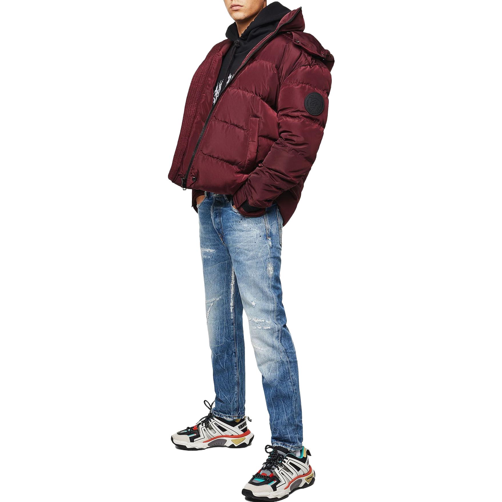 Shop DIESEL 粉色可拆卸帽羽绒夹克. 00SWF00HAVA-red