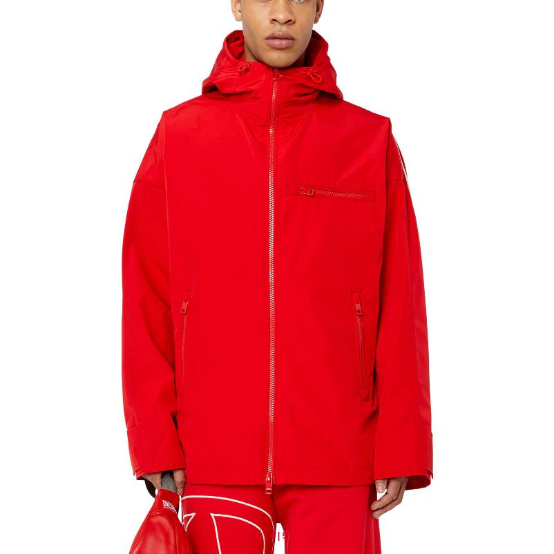 Lookbook DIESEL 紅色連帽外套，簡約純色搭配品牌標誌設計。 A085490TFAL 42A