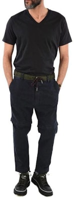 DIESEL 蓝色直筒牛仔裤对比腰带细节设计。 00SA1V009BI01 Shop DIESEL 蓝色直筒牛仔裤对比腰带细节设计。 00SA1V009BI01