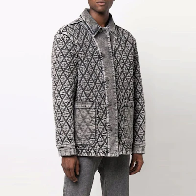 디젤 블랙 데님 자켓 로고 다이아몬드 자수. A056480ELAR8AF Lookbook 디젤 블랙 데님 자켓 로고 다이아몬드 자수. A056480ELAR8AF