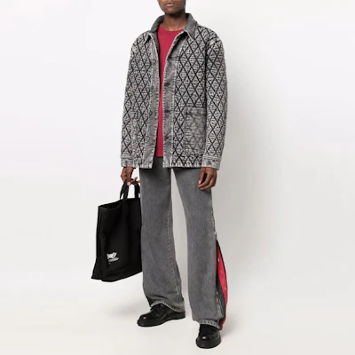 디젤 블랙 데님 자켓 로고 다이아몬드 자수. A056480ELAR8AF Purchase 디젤 블랙 데님 자켓 로고 다이아몬드 자수. A056480ELAR8AF