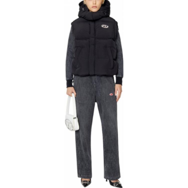 Lookbook DIESEL FW22 黑色可拆卸连帽标志羽绒马甲. A077820AEAI9XX