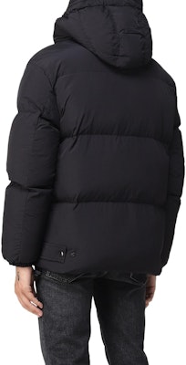 DIESEL FW22 Jaket Puff Lengan Panjang Hitam Hooded Down. A064230BFAQ9XX Shop DIESEL FW22 Jaket Puff Lengan Panjang Hitam Hooded Down. A064230BFAQ9XX