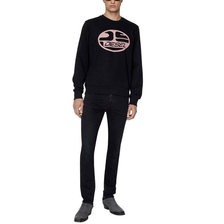 Lookbook DIESEL FW22  Black Logo Graphic Long-Sleeve Sweatshirt A064940HAYT-BK