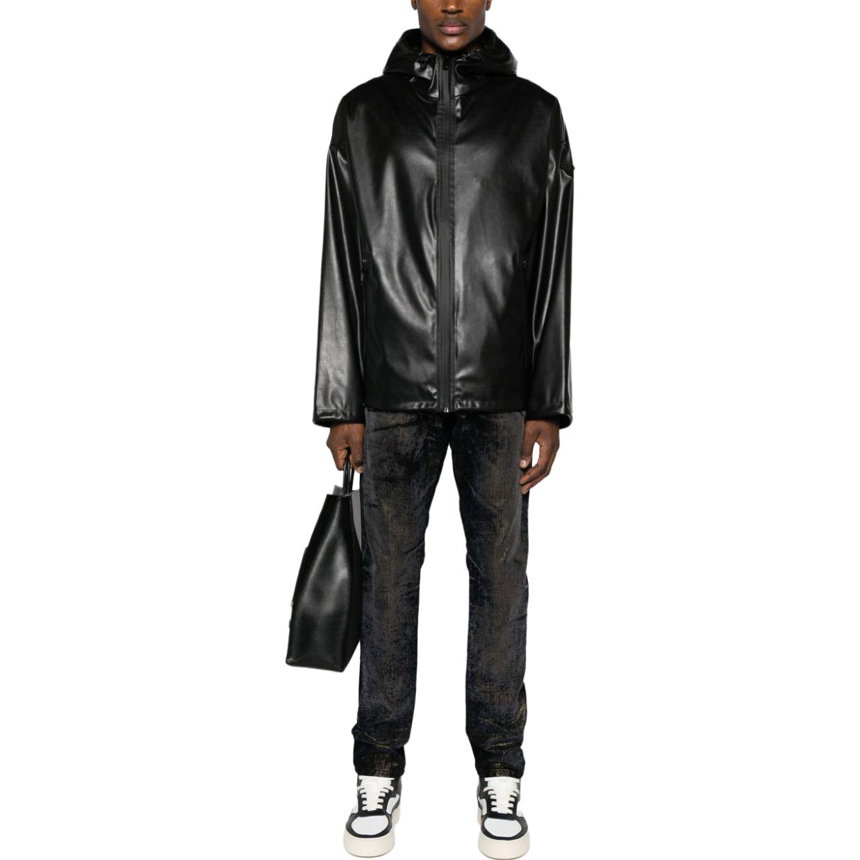 Lookbook 디젤 FW23 블랙 글로시 후드 재킷 롱 슬리브. A125990CHAJ-9XX