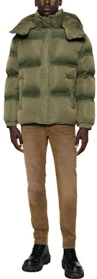 DIESEL FW23 Green Solid Print Hooded Puffer Jacket. A104890DNAU-5AF Shop DIESEL FW23 Green Solid Print Hooded Puffer Jacket. A104890DNAU-5AF