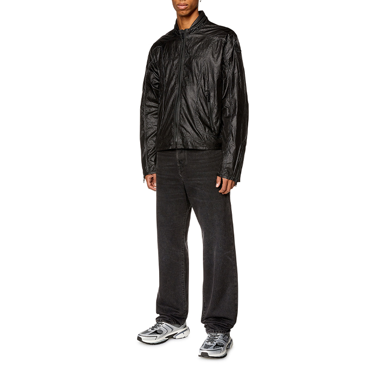 Lookbook DIESEL FW23 Jaket Zip-Up Berleher Tinggi Warna Hitam. A106750HJAD-9XX