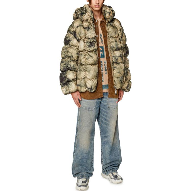 Lookbook DIESEL FW23 卡其色紮染印花拉鏈連帽外套。 A062150DGAN-7BD