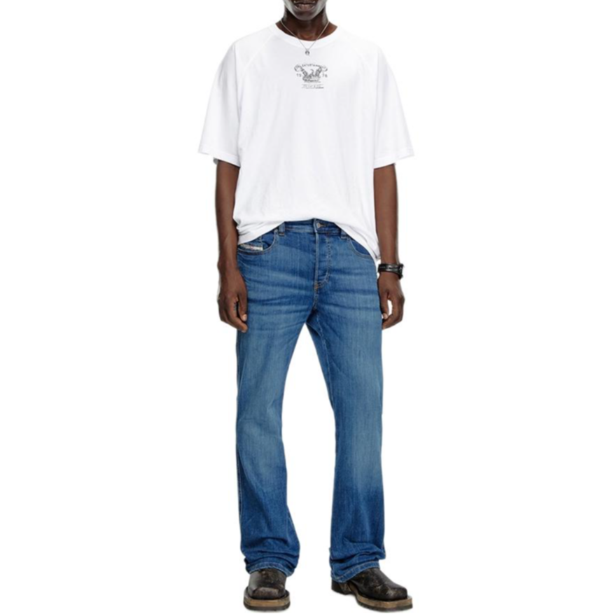 Lookbook DIESEL FW24 男士修身喇叭彈性藍色牛仔褲 A122210GRDP-01