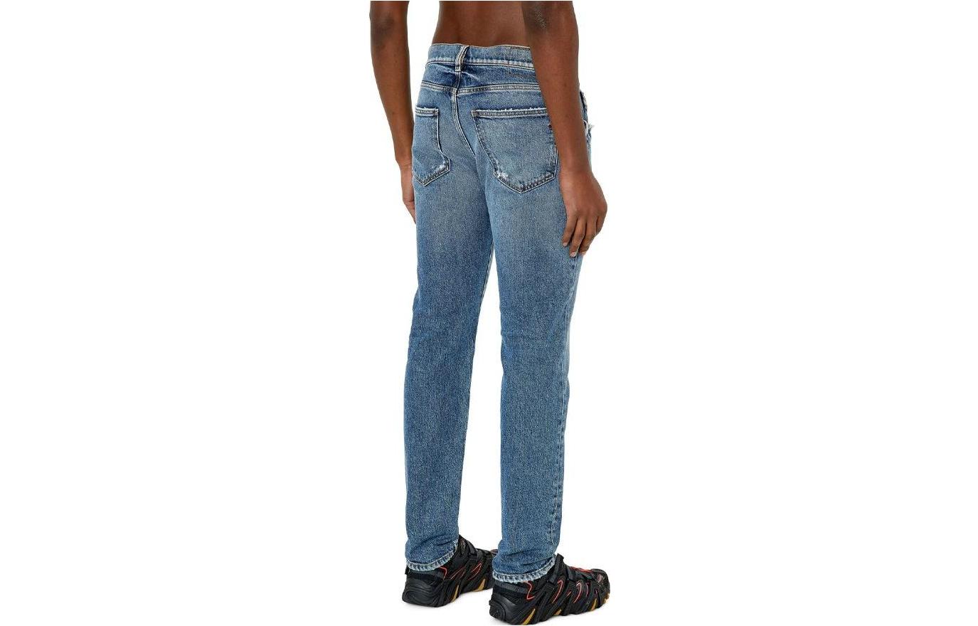 DIESEL SS23  Slim Fit Washed Button Jeans in Blue. A0356209F1601 圖 3