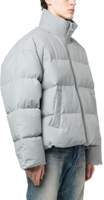 DIESEL SS23 Solid Color Embossed Logo Puffer Jacket with Zip Mock Neck A088050BJAJ-97A Sizing DIESEL SS23 Solid Color Embossed Logo Puffer Jacket with Zip Mock Neck A088050BJAJ-97A