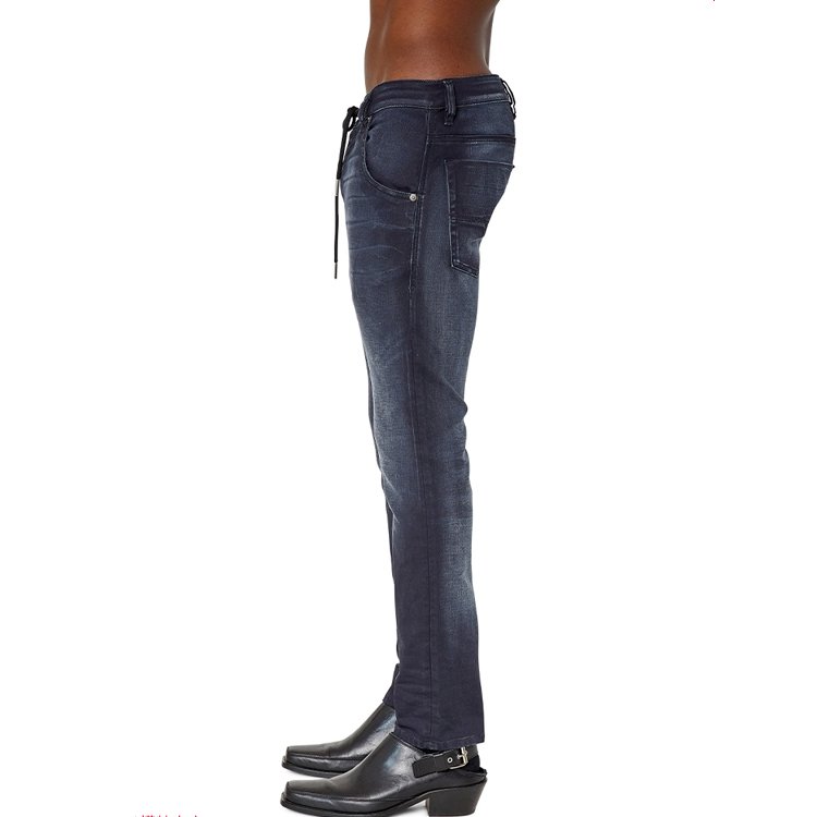 Shop DIESEL SS23 KROOLEY 男裝灰色休閒直筒牛仔褲。 A00880068CR-02