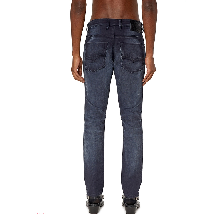 Purchase DIESEL SS23 KROOLEY 男裝灰色休閒直筒牛仔褲。 A00880068CR-02