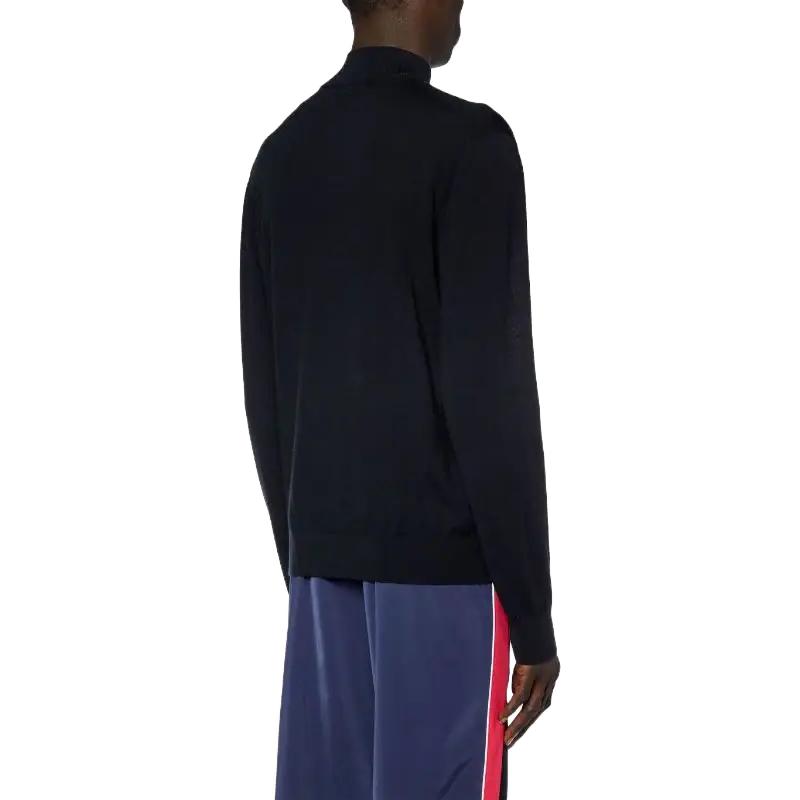 Lookbook DIESEL SS24 黑色针织镂空高领毛衣。 A124450CHAU-9XX