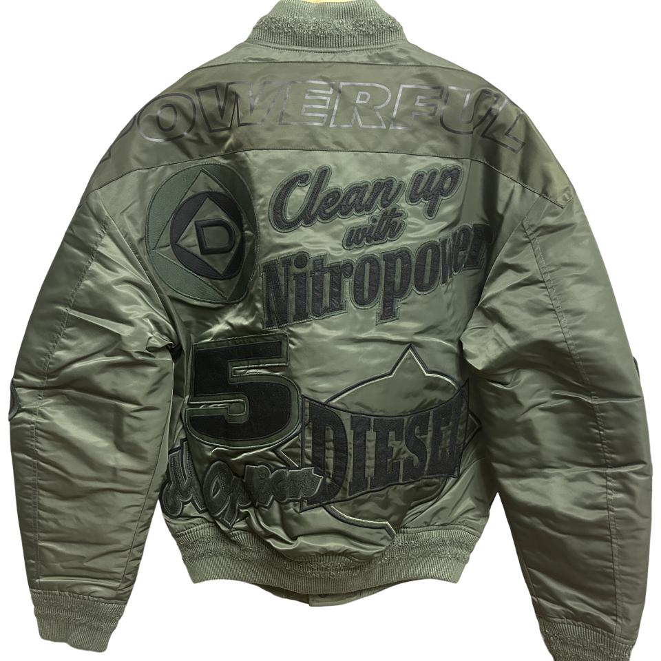 Lookbook DIESEL SS24 复古字母印花飞行夹克 军绿色. A04982RBABG5BS