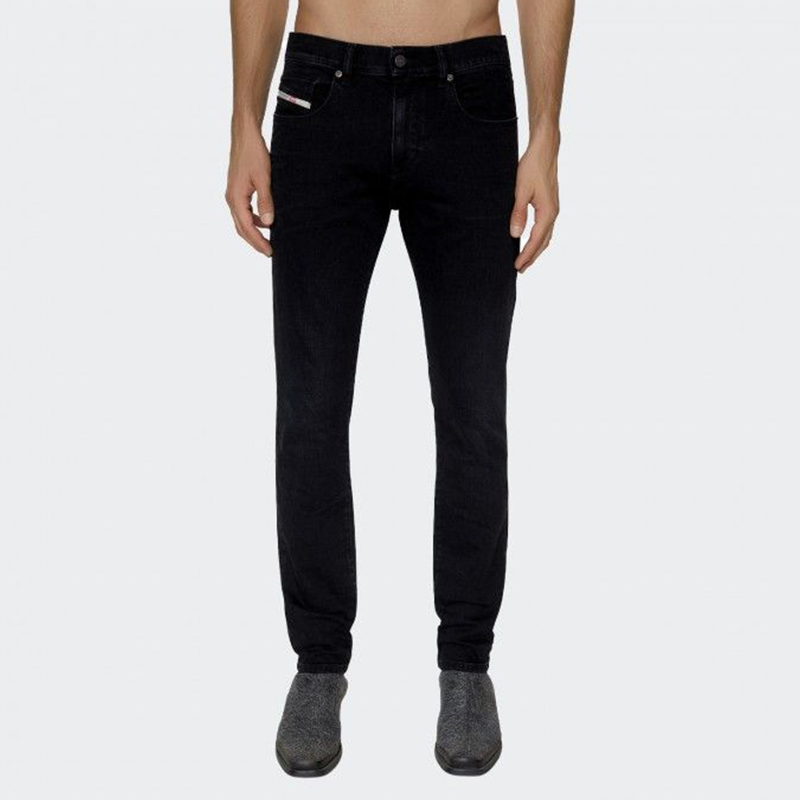 Shop DIESEL SS24 修身徽标拉链休闲裤 黑色 A035580KIAJ02