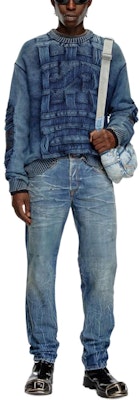 DIESEL SS24 男士蓝色渐变效果长袖针织圆领毛衣 A154780AJCZ-8AT Lookbook DIESEL SS24 男士蓝色渐变效果长袖针织圆领毛衣 A154780AJCZ-8AT