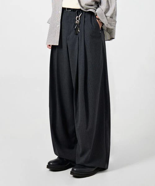dimitri-black-adjust-two-tuck-wide-slacks-stripe-charcoal-dbe-7-pl-01-ch