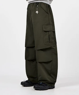 DIMITRI BLACK M65 Parachute Curved Pants_NC Olive DBF1PL03OL Buy DIMITRI BLACK M65 Parachute Curved Pants_NC Olive DBF1PL03OL