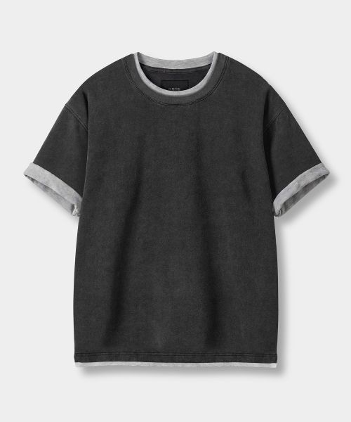 Lookbook DIMITRI BLACK 雙色層次豎袖短袖T恤_深炭灰 DBF5TS02CH