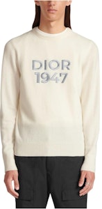 DIOR Sweater Beige Crew Neck dengan Cetakan Huruf Lengan Panjang. 413M653AT759-C088 Shop DIOR Sweater Beige Crew Neck dengan Cetakan Huruf Lengan Panjang. 413M653AT759-C088