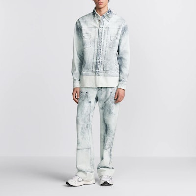 DIOR Jeans Denim Biru Flared dengan Desain Print Workwear. 383D010H379-XC585 Lookbook DIOR Jeans Denim Biru Flared dengan Desain Print Workwear. 383D010H379-XC585