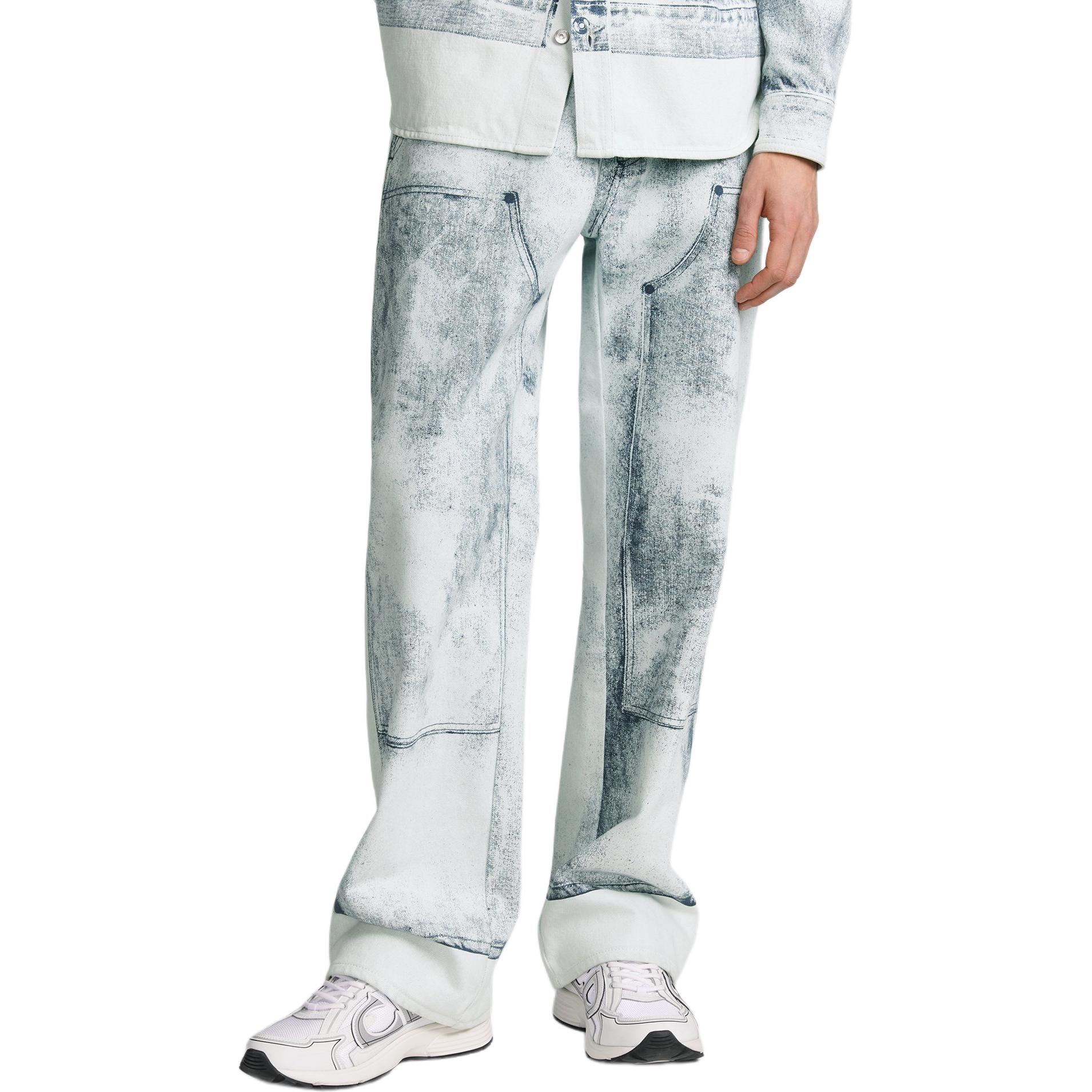 Shop DIOR Jeans Denim Biru Flared dengan Desain Print Workwear. 383D010H379-XC585