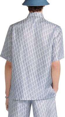 DIOR Kemeja Kasual Lengan Pendek Motif Logo Biru 193C545A5872-C580 Purchase DIOR Kemeja Kasual Lengan Pendek Motif Logo Biru 193C545A5872-C580