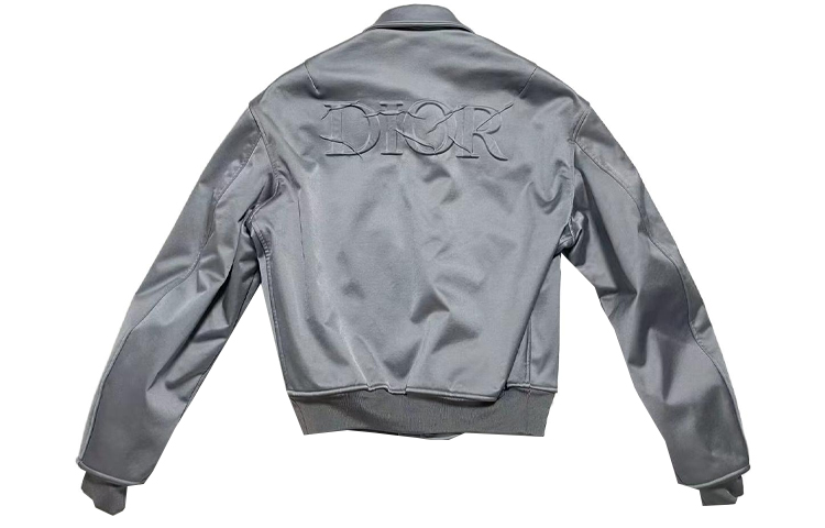 Lookbook DIOR Jaket Kerah Glossy Embossed - Abu-Abu 023J250A4826-C885