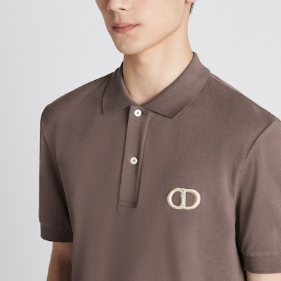 DIOR Embroidered Logo Straight-Cut Brown Polo Shirt. 013J800A0373-C771 Sizing DIOR Embroidered Logo Straight-Cut Brown Polo Shirt. 013J800A0373-C771
