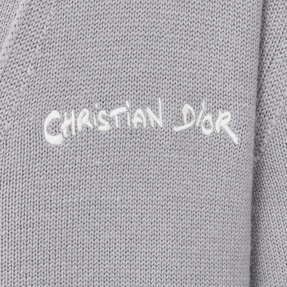 Sizing DIOR Kardigan Rajut Kelabu Berjalur Leher-V dengan Butang. 443M204AT879-C880