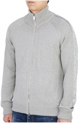 DIOR Sweater Rajut Abu-Abu dengan Kerah Tinggi, Garis Samping & Ritsleting Kasual. 113M223AT187-C885 Buy DIOR Sweater Rajut Abu-Abu dengan Kerah Tinggi, Garis Samping & Ritsleting Kasual. 113M223AT187-C885