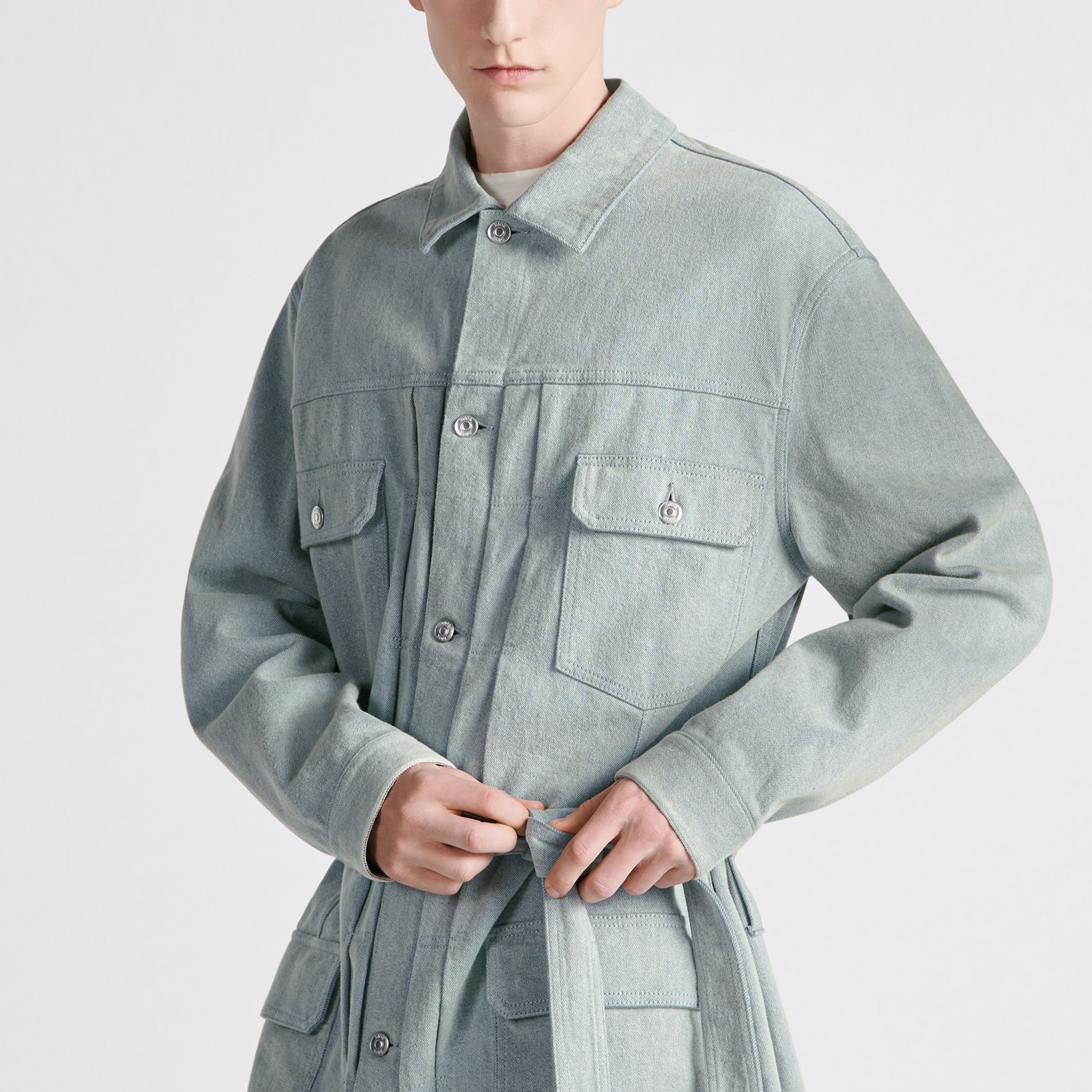 Sizing DIOR  Light Blue Mid-Length Coat with Logo Print. 343D381AY539-C585