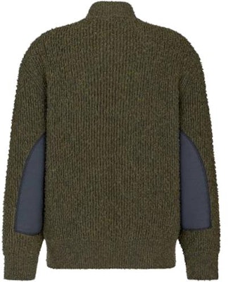DIOR Sweater Turtleneck Lengan Panjang Slim-Fit Hijau Military. 383M640AT547-C688 Lookbook DIOR Sweater Turtleneck Lengan Panjang Slim-Fit Hijau Military. 383M640AT547-C688