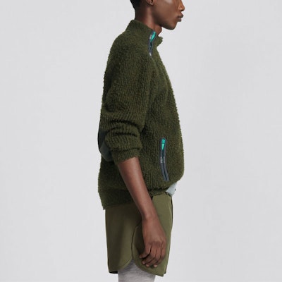 DIOR Sweater Turtleneck Lengan Panjang Slim-Fit Hijau Military. 383M640AT547-C688 Details for DIOR Sweater Turtleneck Lengan Panjang Slim-Fit Hijau Military. 383M640AT547-C688