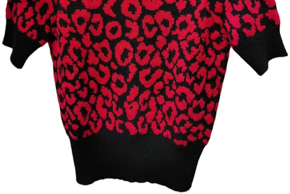 디올 레드 레오파드 프린트 반팔 니트 상의. 144S73AM067-0018 Lookbook 디올 레드 레오파드 프린트 반팔 니트 상의. 144S73AM067-0018