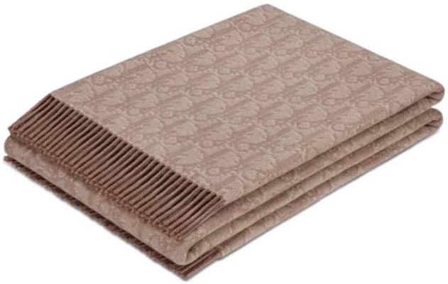 DIOR Simple Stylish Warm Scarf in Light Pink. 29Z0001A0704C181 Lookbook DIOR Simple Stylish Warm Scarf in Light Pink. 29Z0001A0704C181