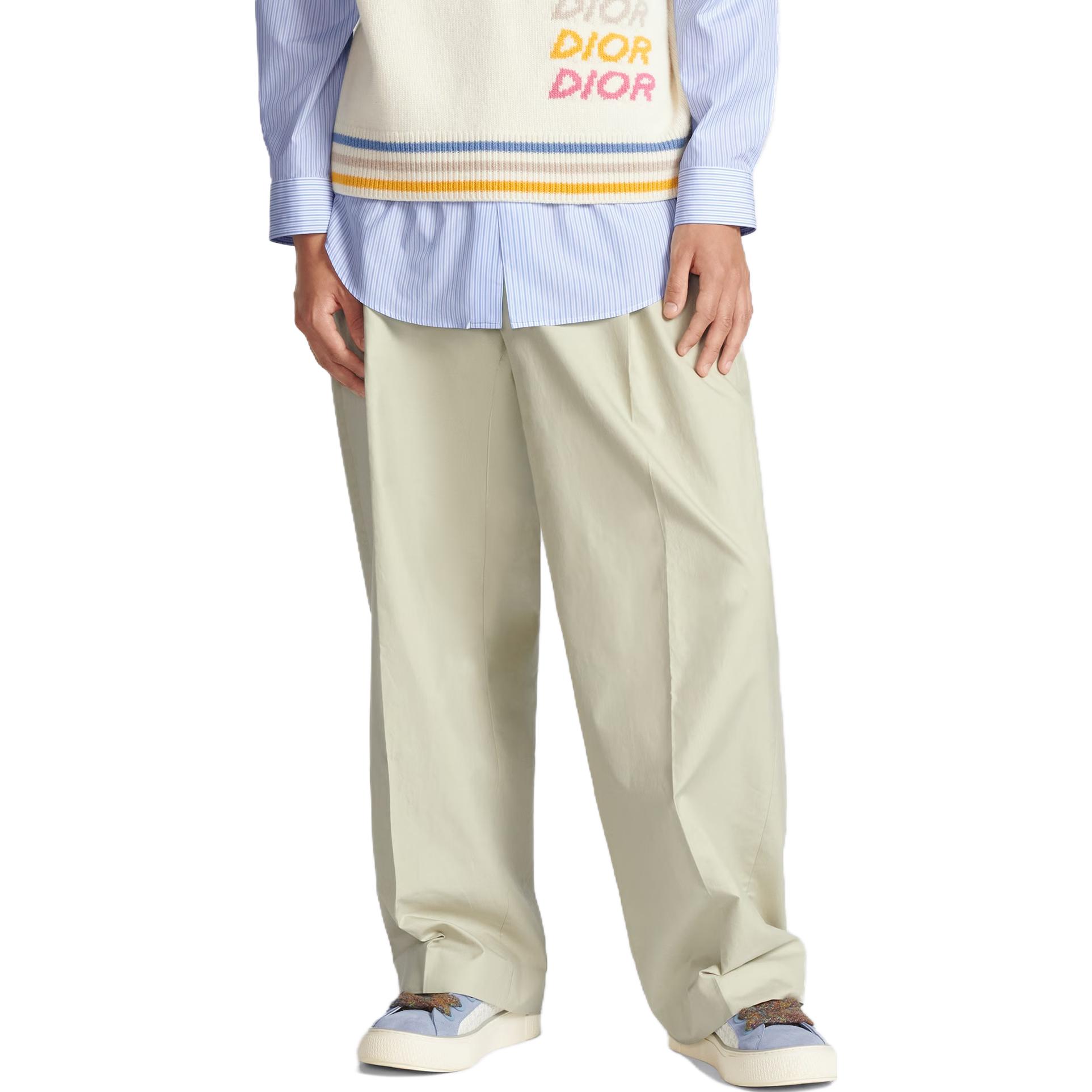 Sizing DIOR Celana Kasual Hijau Model Lurus Warna Polos. 413C102A6002-C610