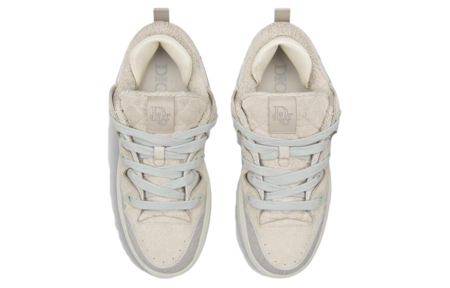 Shop Dior B9S Skater ERL Suede Krim dengan Dior Oblique Jacquard Putih dan Krim 3SN289ZTF_H060