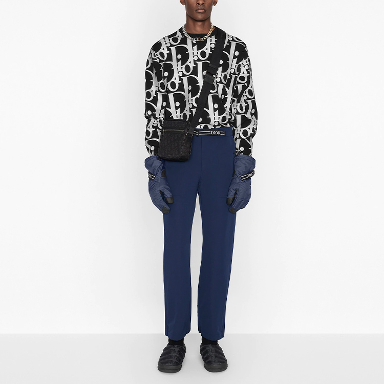 Purchase Sweater Dior Hitam Crewneck dengan Cetakan Huruf 113M630AT197-C900