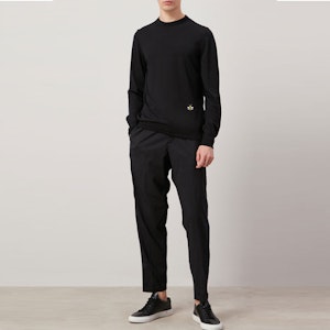 Dior Sweater Hitam dengan Sulaman Lebah & Rekaan Leher Bulat Wool 933M642BT968-982 1