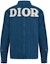 Lookbook Chaqueta Dior Azul Denim con Bordado de Logo Lanzamiento 2023. 013D488C239X-C581