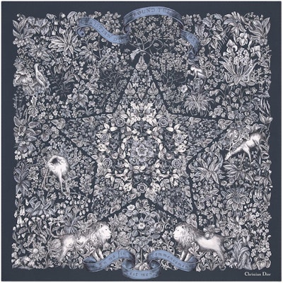 디올 블루 플로럴 실크 스카프 유니섹스 커플 디자인. 51STE090I607_C580 Order 디올 블루 플로럴 실크 스카프 유니섹스 커플 디자인. 51STE090I607_C580