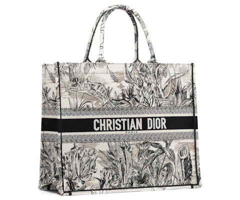 Dior Book Tote Toile de Jouy Carnivora Black/White Lookbook Dior Book Tote Toile de Jouy Carnivora Black/White