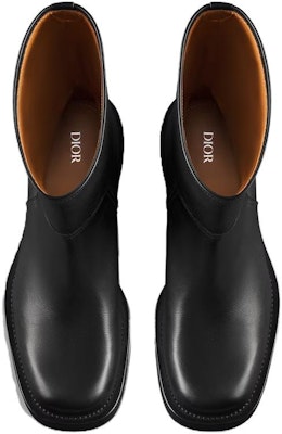 디올 까를로 블랙 가죽 앵클부츠 (Dior Carlo Black Ankle Boots) 3BO317ZMP_H900 Lookbook 디올 까를로 블랙 가죽 앵클부츠 (Dior Carlo Black Ankle Boots) 3BO317ZMP_H900